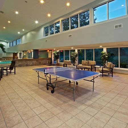 Holiday Inn Express Hotel & Suites Bedford By Ihg Екстериор снимка