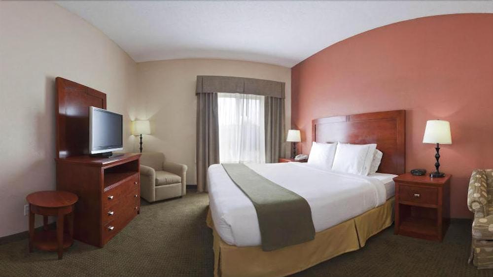 Holiday Inn Express Hotel & Suites Bedford By Ihg Екстериор снимка