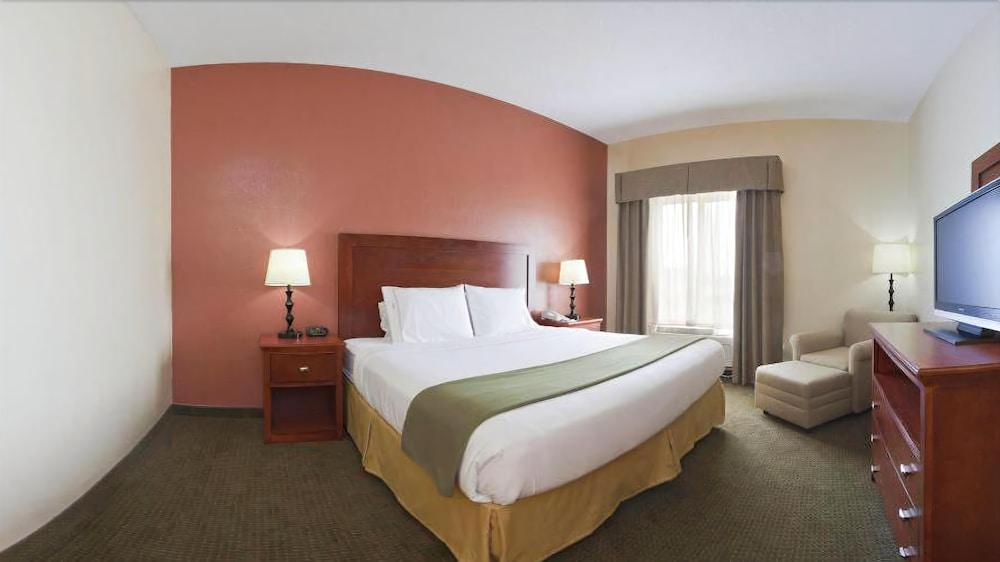 Holiday Inn Express Hotel & Suites Bedford By Ihg Екстериор снимка