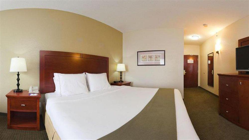 Holiday Inn Express Hotel & Suites Bedford By Ihg Екстериор снимка