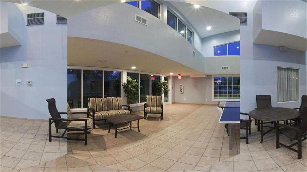 Holiday Inn Express Hotel & Suites Bedford By Ihg Екстериор снимка