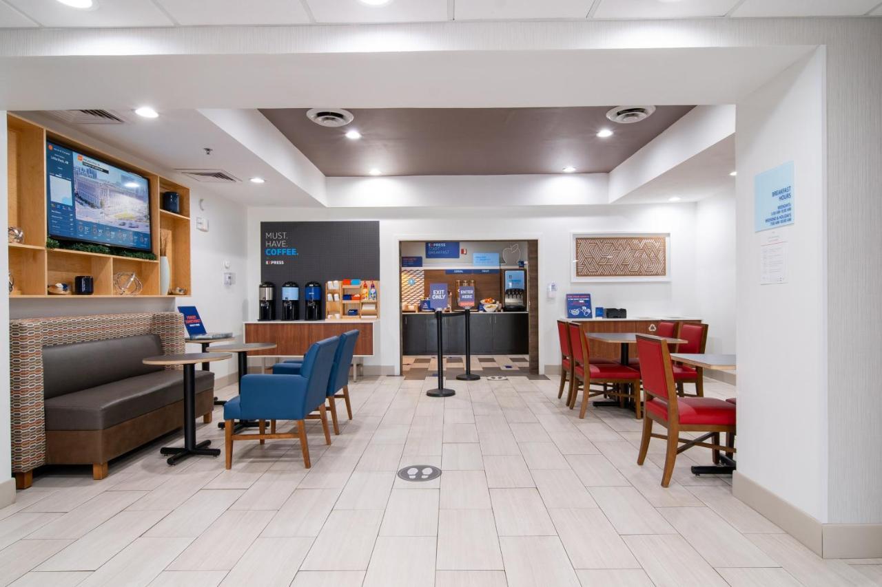 Holiday Inn Express Hotel & Suites Bedford By Ihg Екстериор снимка