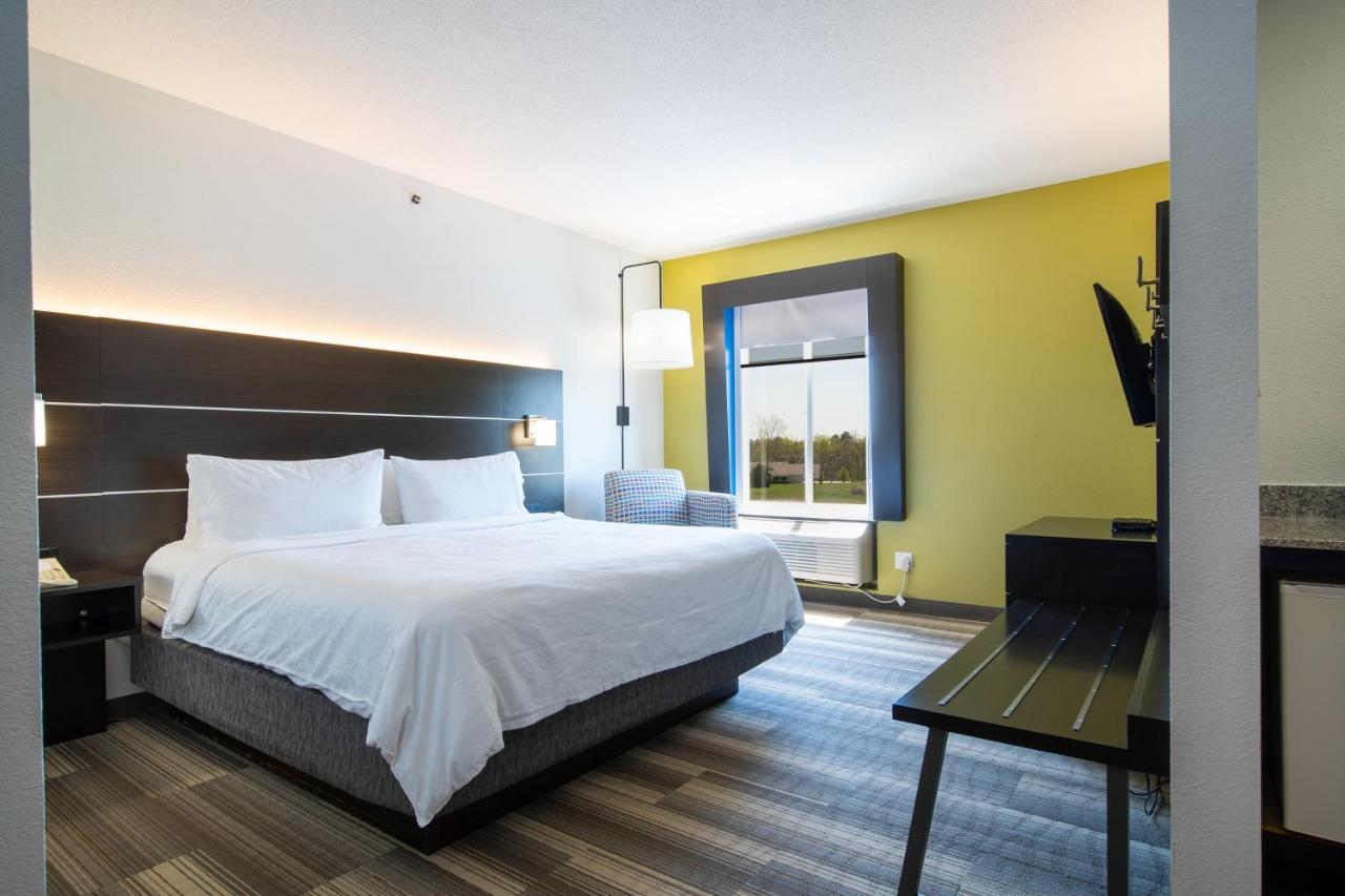 Holiday Inn Express Hotel & Suites Bedford By Ihg Екстериор снимка