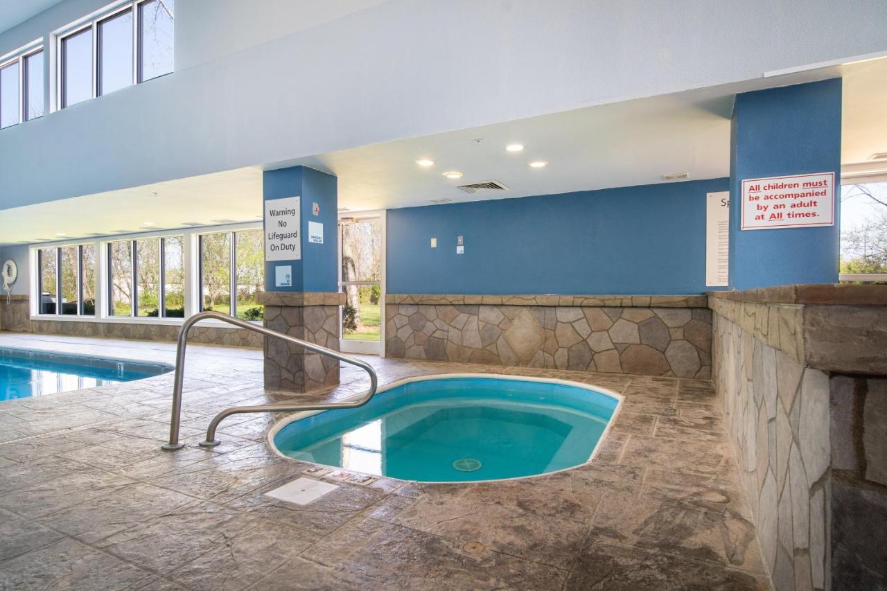 Holiday Inn Express Hotel & Suites Bedford By Ihg Екстериор снимка