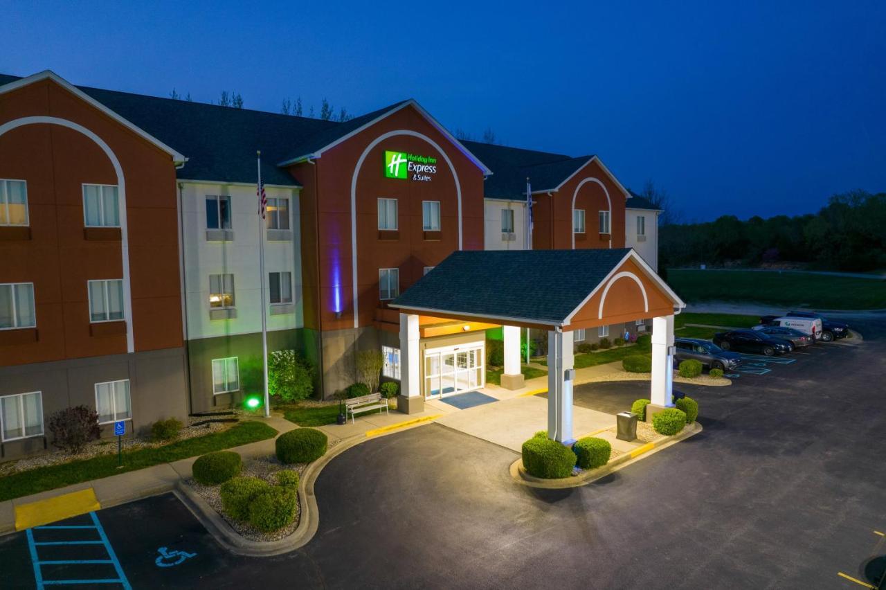 Holiday Inn Express Hotel & Suites Bedford By Ihg Екстериор снимка
