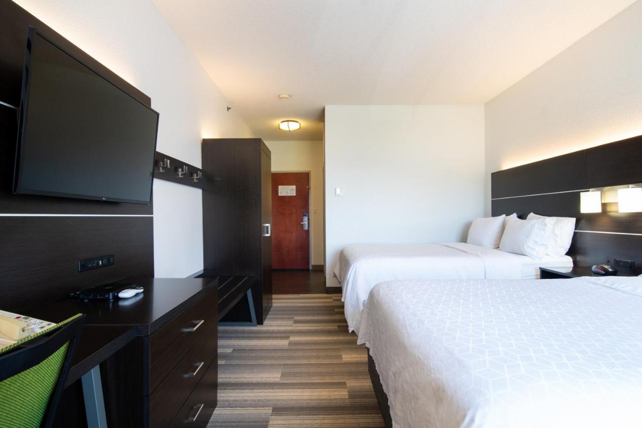 Holiday Inn Express Hotel & Suites Bedford By Ihg Екстериор снимка