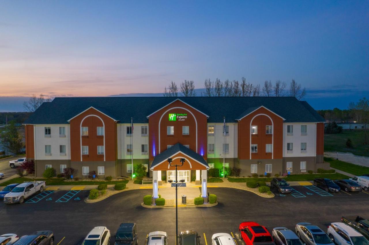 Holiday Inn Express Hotel & Suites Bedford By Ihg Екстериор снимка