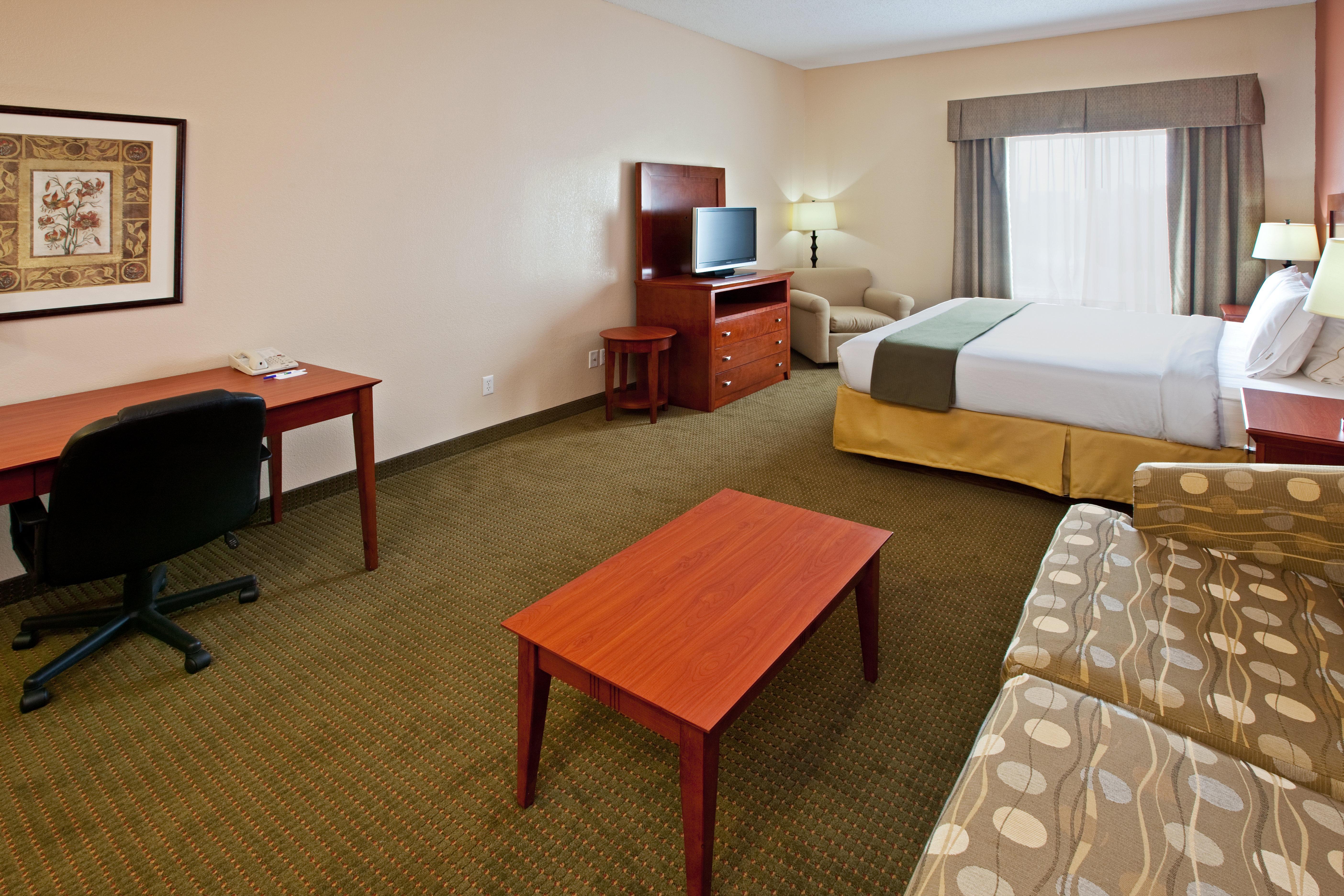 Holiday Inn Express Hotel & Suites Bedford By Ihg Екстериор снимка