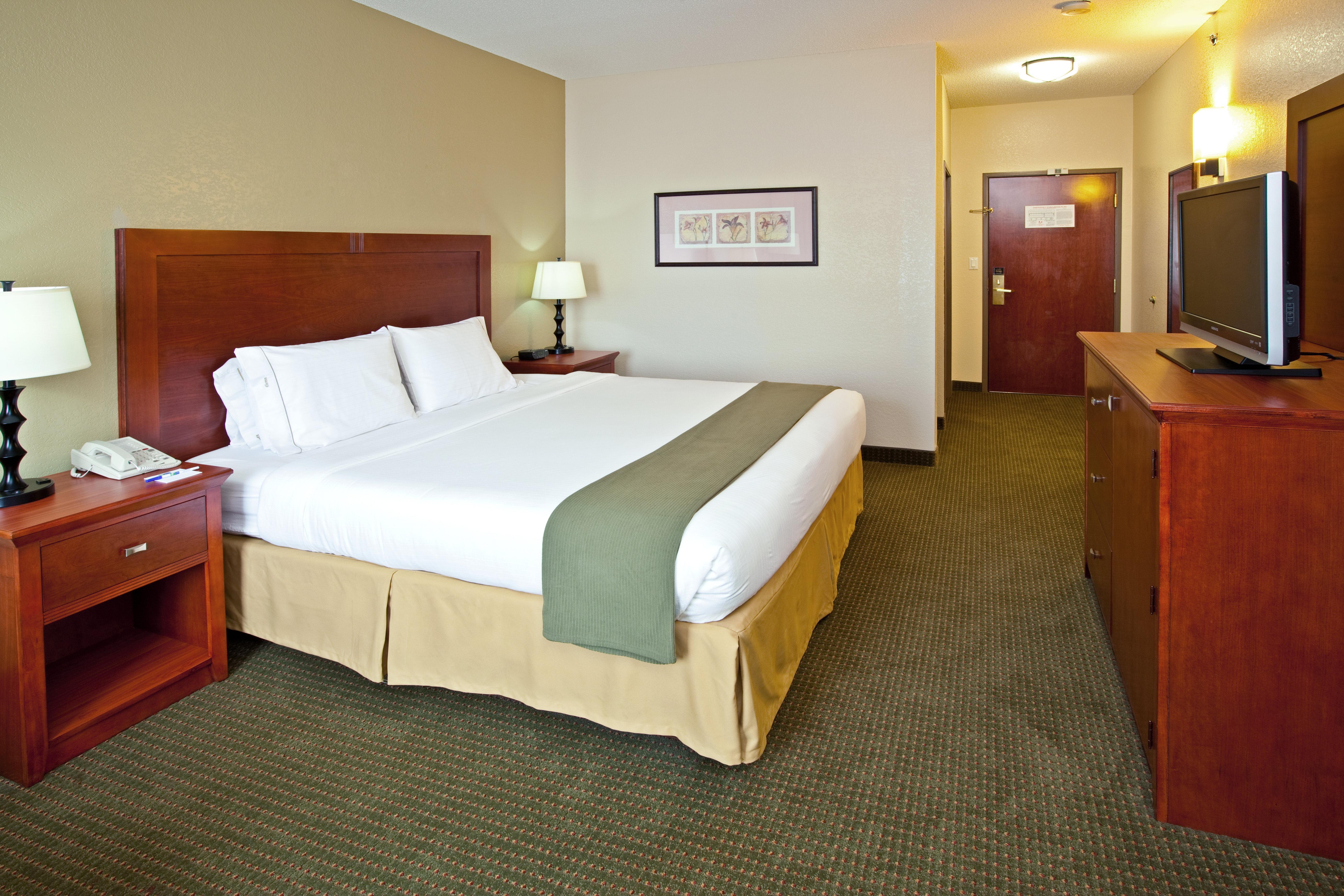 Holiday Inn Express Hotel & Suites Bedford By Ihg Екстериор снимка