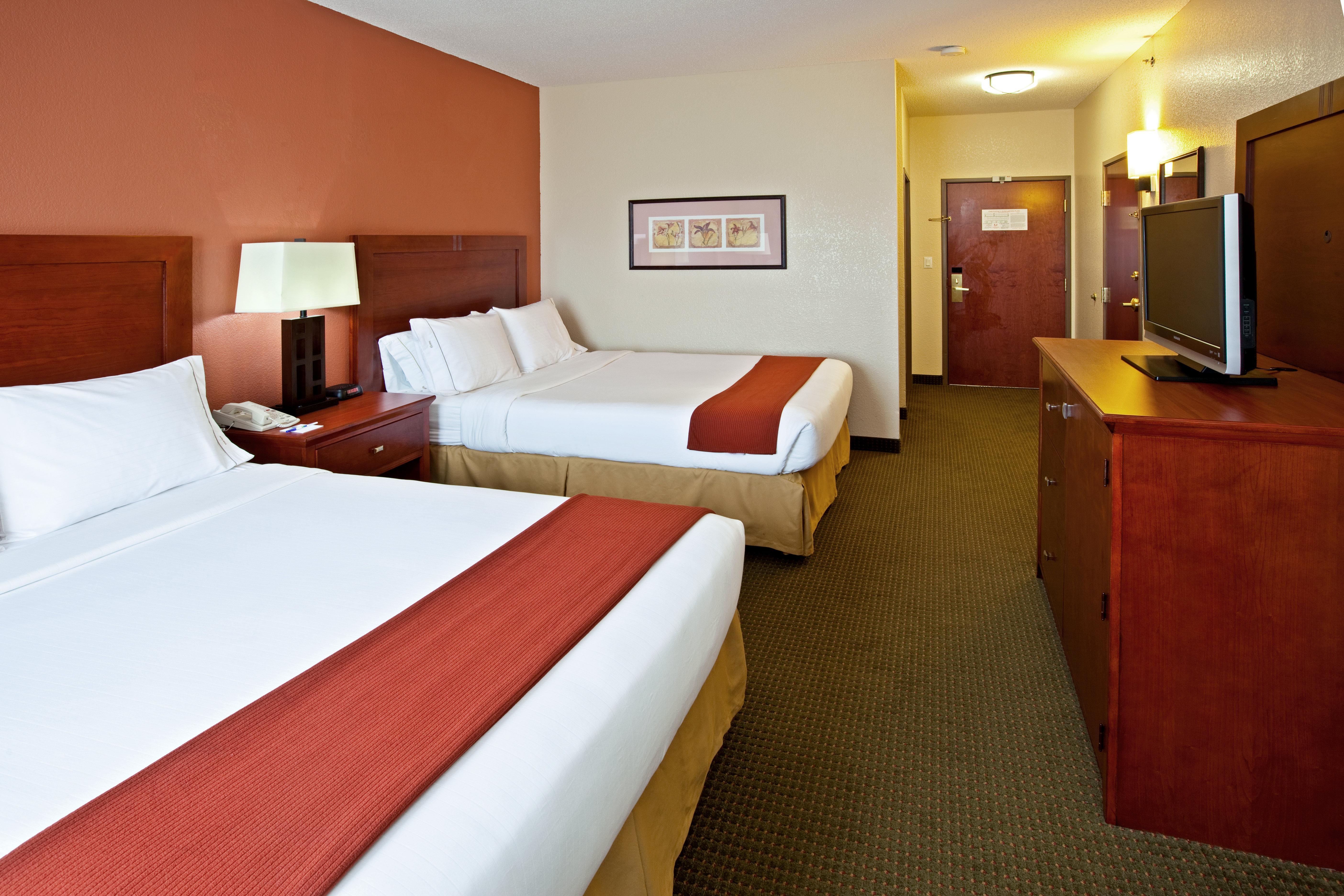 Holiday Inn Express Hotel & Suites Bedford By Ihg Екстериор снимка