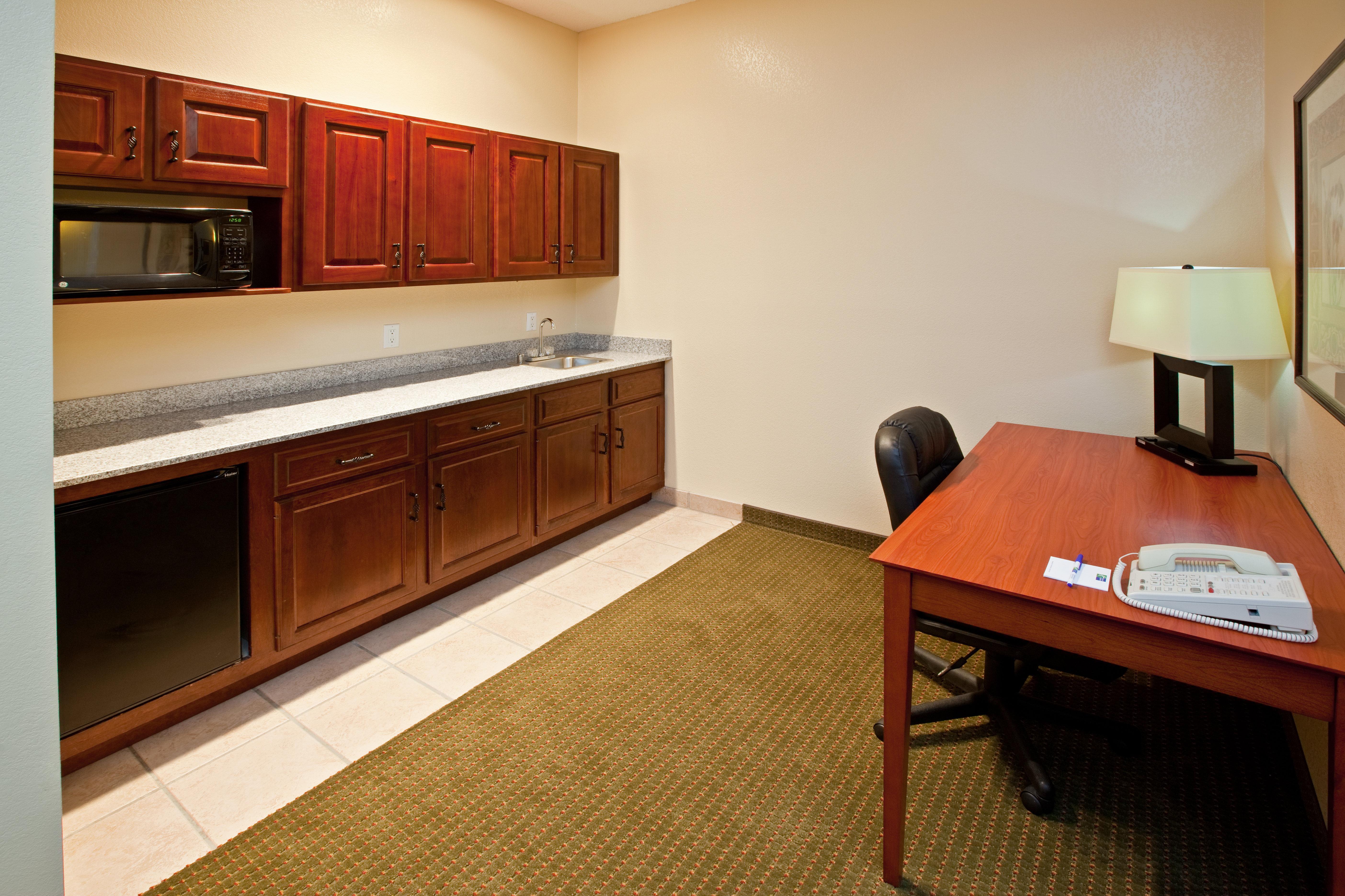 Holiday Inn Express Hotel & Suites Bedford By Ihg Екстериор снимка