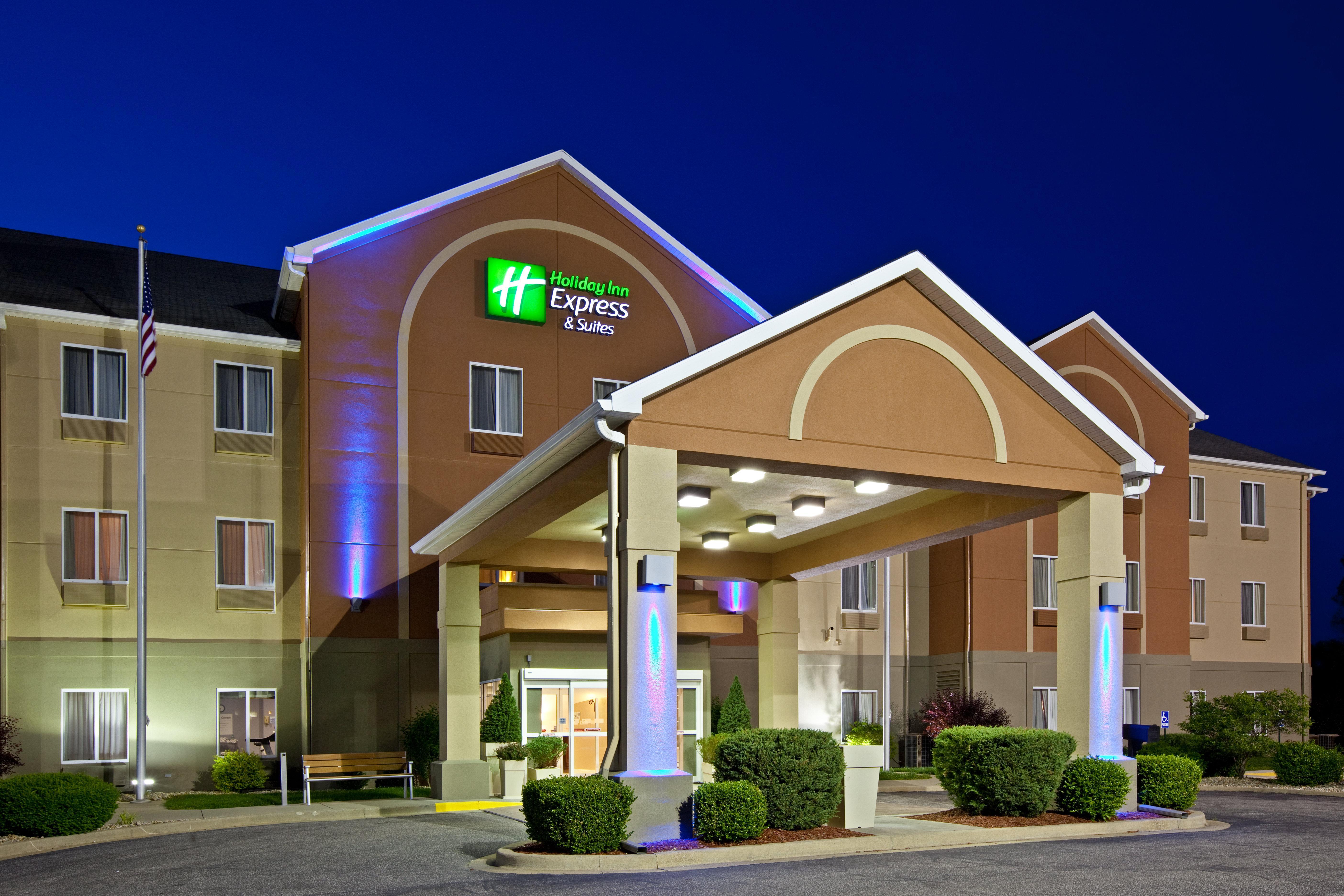 Holiday Inn Express Hotel & Suites Bedford By Ihg Екстериор снимка