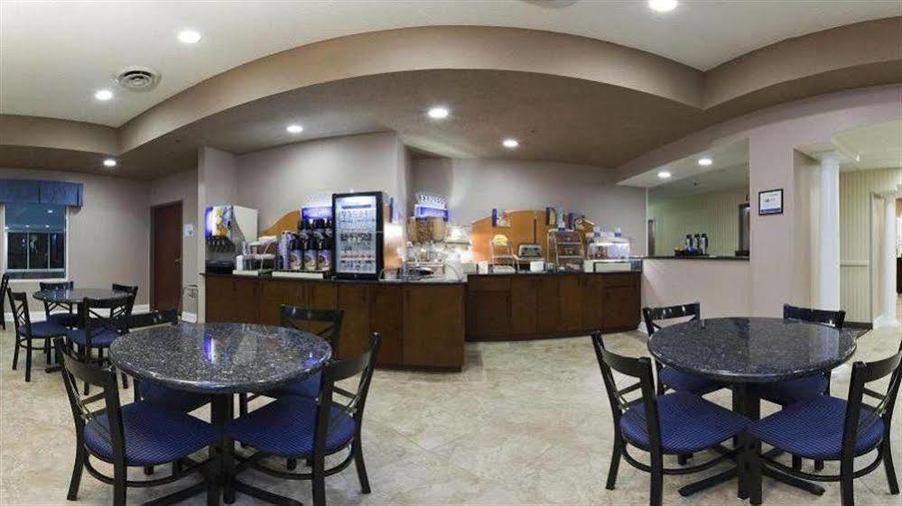 Holiday Inn Express Hotel & Suites Bedford By Ihg Екстериор снимка